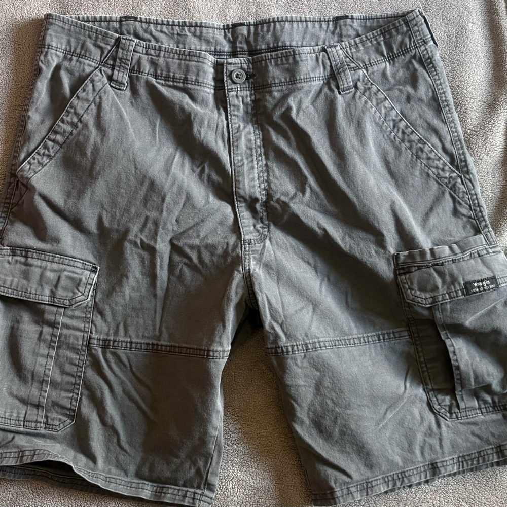 Men's Gray Wrangler Cargo Shorts